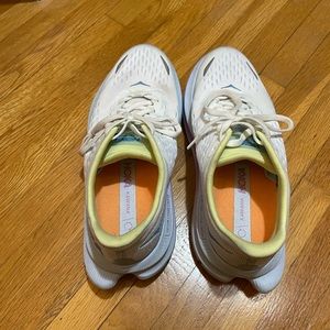 HOKA Kawana Sneakers